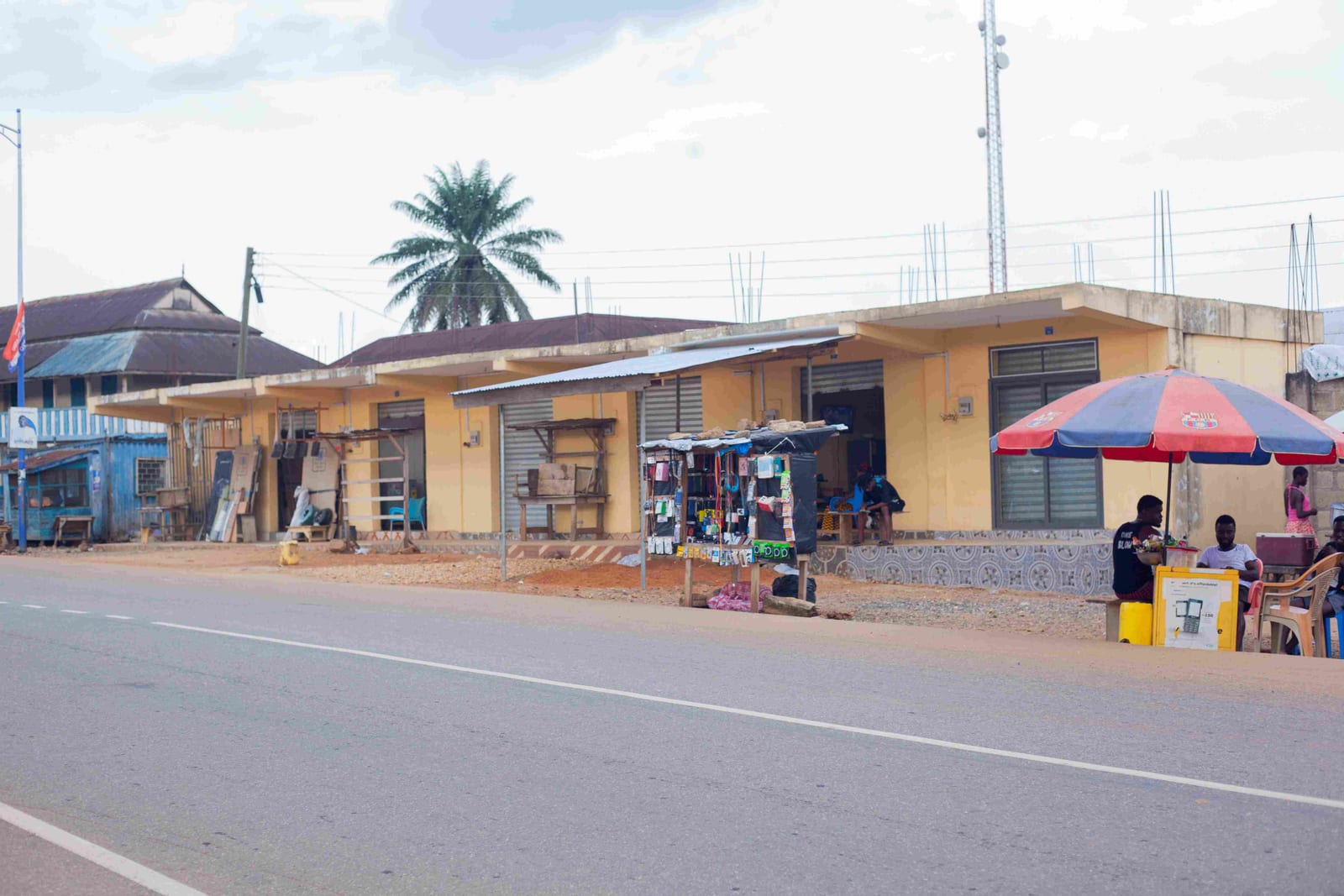 12 Unit Lockable Stores at Asiakwa