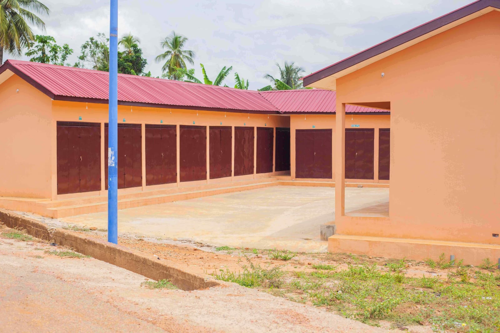1No. 27 Unit Lockable Stores at Kyebi Apapam