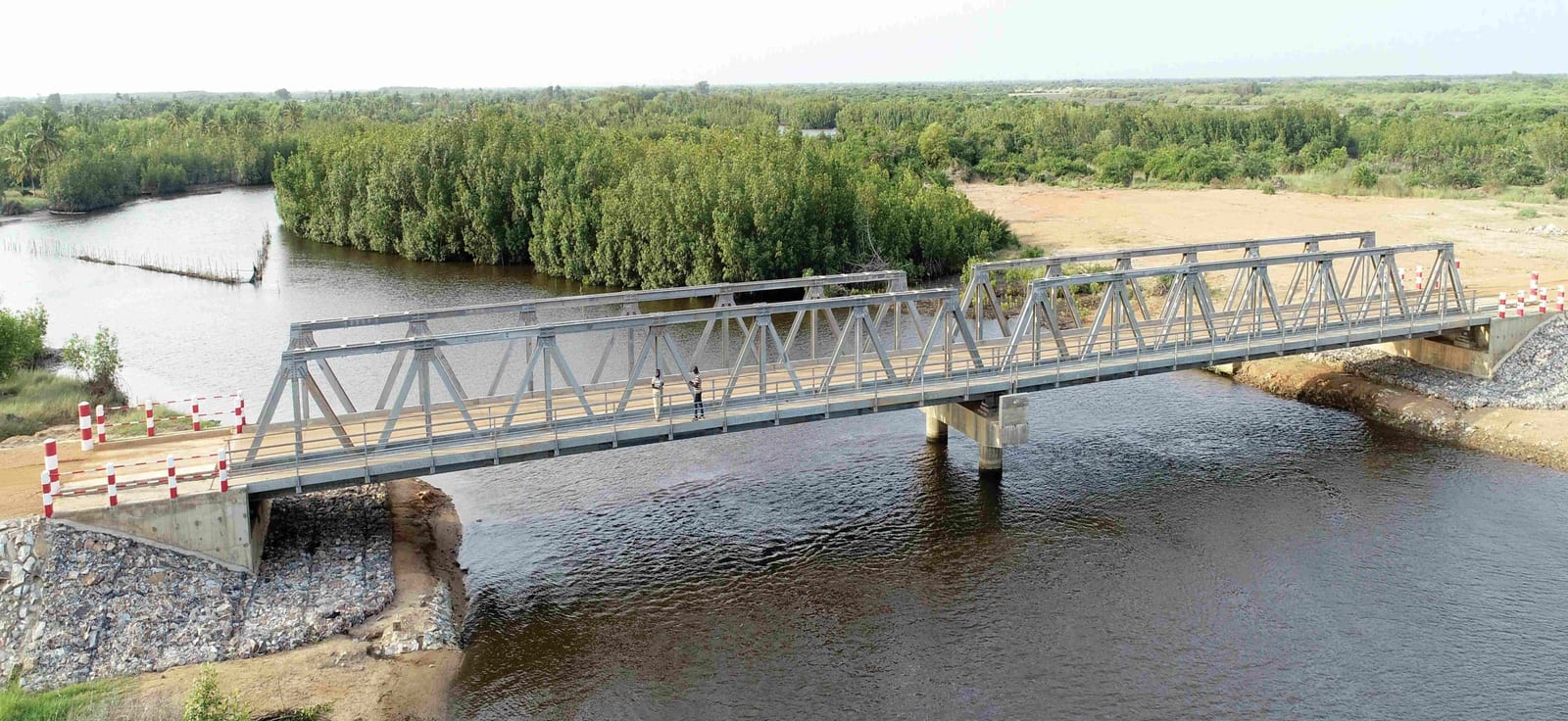 Construction of 70m span steel bridge on Galosota-Bomigo Road