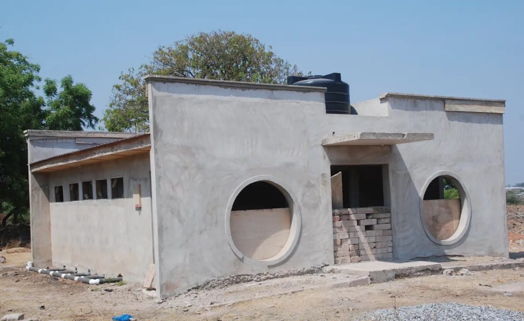 10-Seater Water Closet Toilet Facility at Amantin