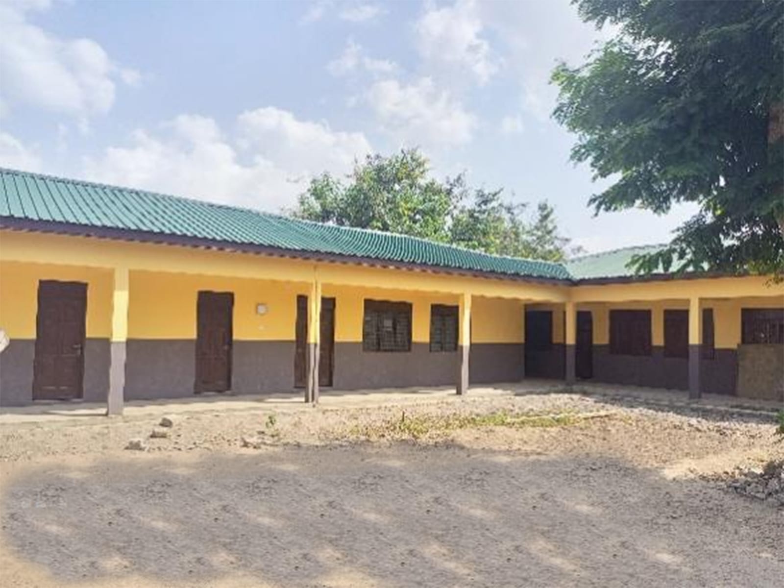 Construction of 6-Unit Classroom Block with Ancillary Facilities at Gomoa Ayensuadze