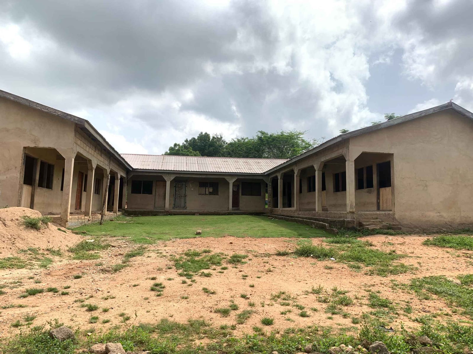 6 Unit Classroom Block With Ancillary Facilities